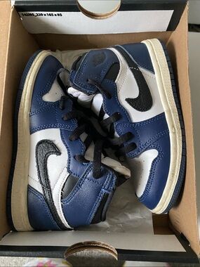 Jordan Kids High-Top Sneaker in Navy, White and Black